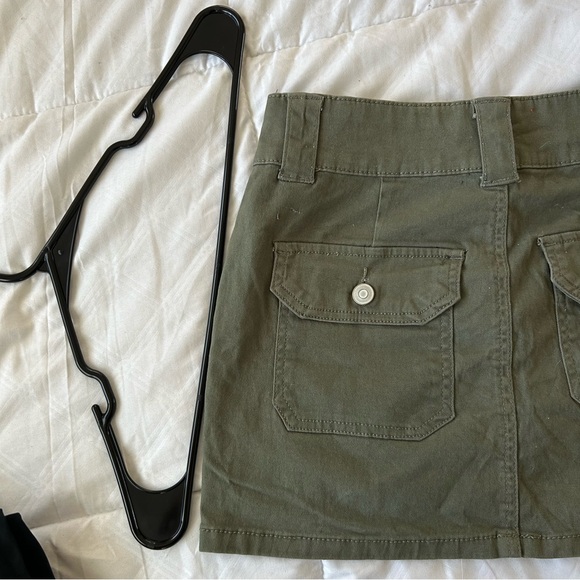 Olive Green Mini Skirt with Pockets - Picture 3 of 4